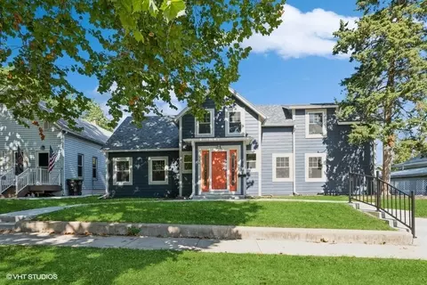 1736 E Walnut St, Des Moines, IA 50316