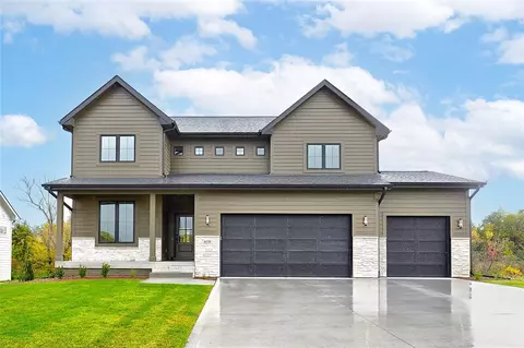11338 Twilight Dr, West Des Moines, IA 50266