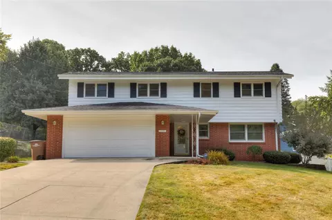 6776 Washington Ave, Windsor Heights, IA 50324