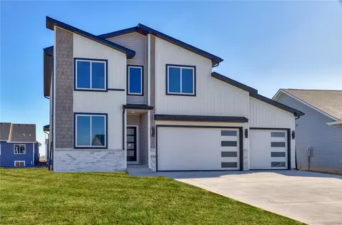 721 NE Country Meadow Dr, Ankeny, IA 50021