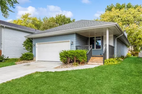 8121 Alpine Dr, Urbandale, IA 50322