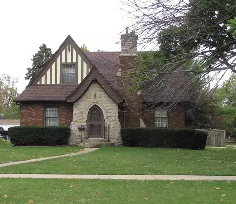 214 W Robinson St, Knoxville, IA 50138