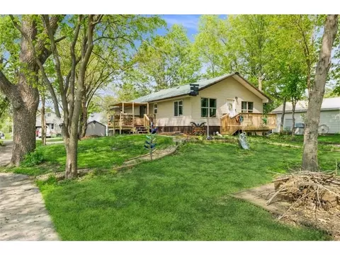 215 4th St NW, Mitchellville, IA 50169