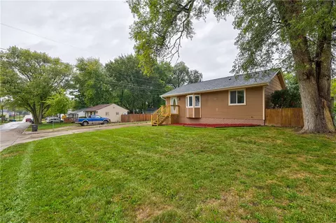 1019 Rittenhouse St, Des Moines, IA 50315
