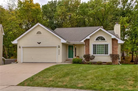 6932 Mill Pond Dr, Urbandale, IA 50322