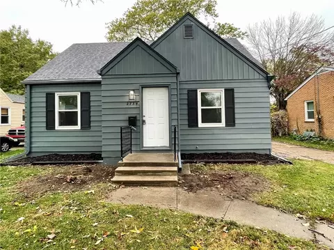 2734 61st St, Des Moines, IA 50322