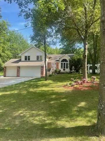 32344 Hunters Run Dr, Van Meter, IA 50261