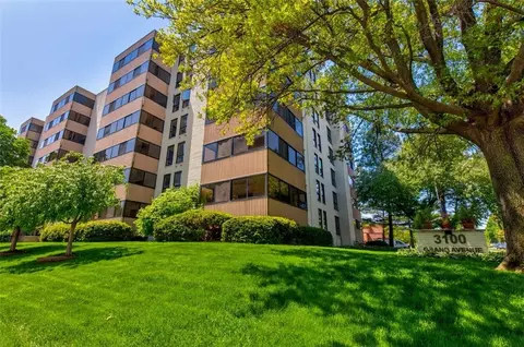 3100 Grand Ave #3C, Des Moines, IA 50312