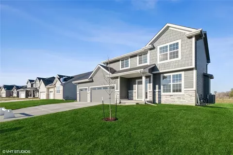 75 NW Valleyview Dr, Waukee, IA 50263