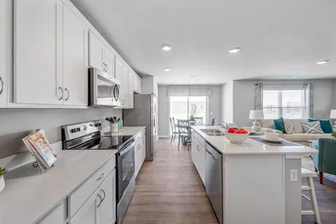 14254 Bentwood Dr, Urbandale, IA 50323