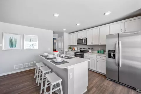 14252 Bentwood Dr, Urbandale, IA 50323