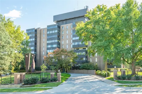 3131 Fleur Dr #402, Des Moines, IA 50321