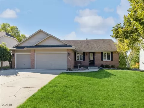 5716 Pommel Ct, West Des Moines, IA 50266