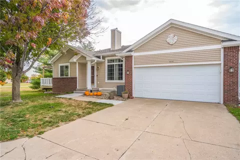 5751 NW 95th St, Johnston, IA 50131