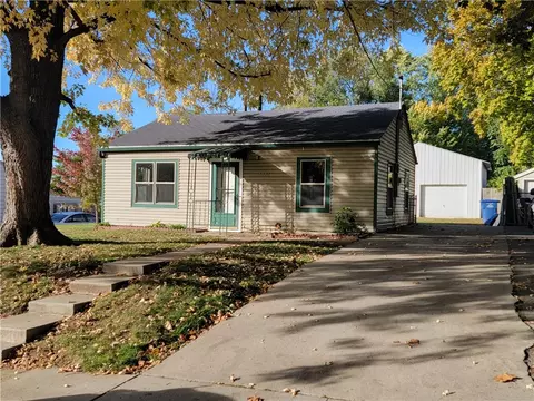 1438 E Creston Ave, Des Moines, IA 50320