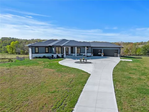 4956 45th Ave, Norwalk, IA 50211