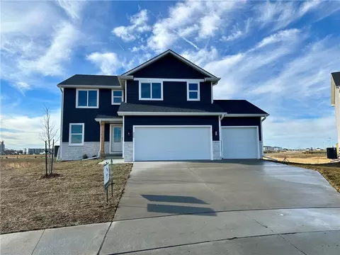 330 NW Lavelle Ct, Waukee, IA 50263