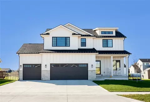 527 Wicker Dr, Huxley, IA 50124