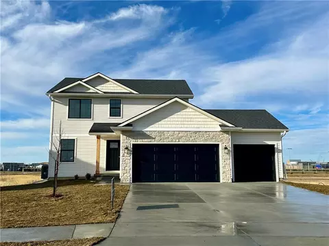 340 NW Lavelle Ct, Waukee, IA 50263