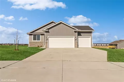 335 NW Lavelle Ct, Waukee, IA 50263