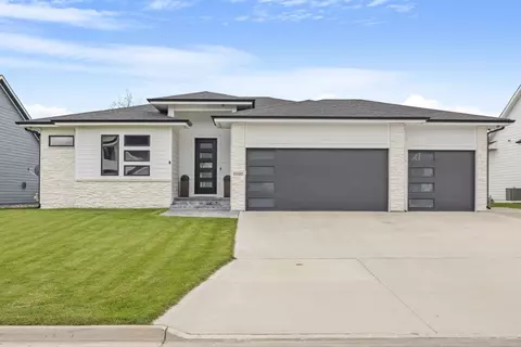 8100 NW 27th Ct, Ankeny, IA 50023