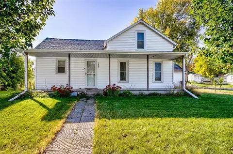 300 Broad St, Maxwell, IA 50161