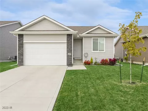 1175 Locust St, Waukee, IA 50263