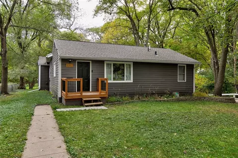 3311 64th St, Urbandale, IA 50322