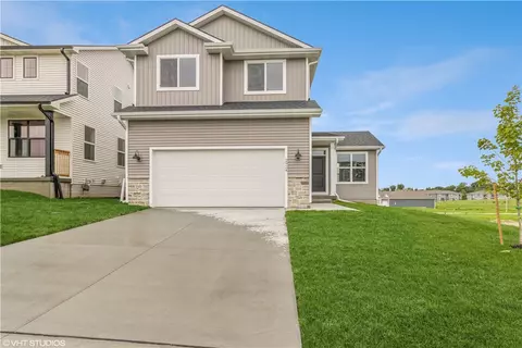 2924 Yordi Dr, Norwalk, IA 50211
