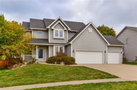 7875 Cody Dr, West Des Moines, IA 50266