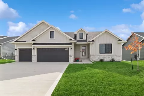 880 Daybreak Dr, Waukee, IA 50263