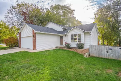 2405 Riverwoods Ave, Des Moines, IA 50320