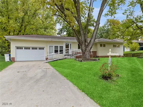 2323 Thornton Dr, Des Moines, IA 50321
