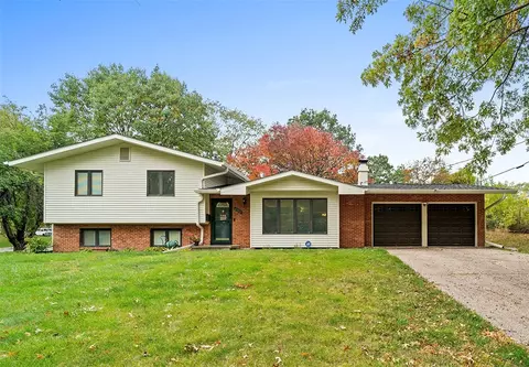 4906 SW 16th St, Des Moines, IA 50315