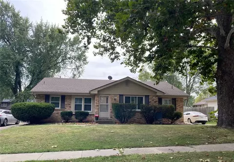 47024704 Merced St, Des Moines, IA 50310