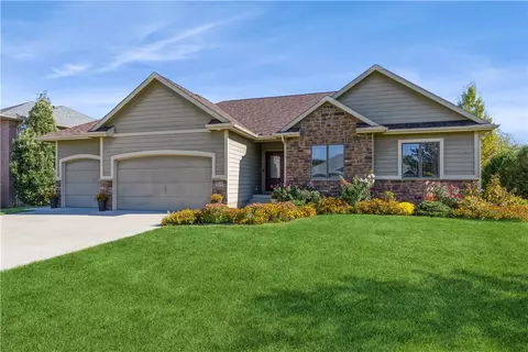 7029 Northwood Dr, Johnston, IA 50131