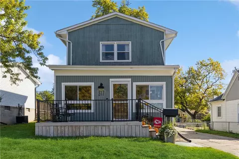 317 9th St, West Des Moines, IA 50265