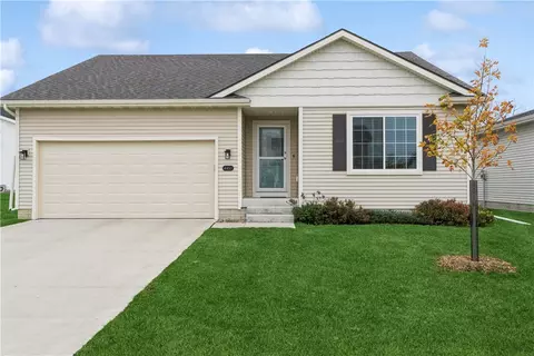 4451 E 48th St, Des Moines, IA 50317