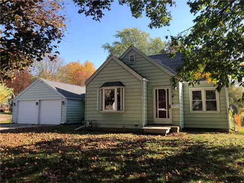 411 SE 3rd St, Greenfield, IA 50849