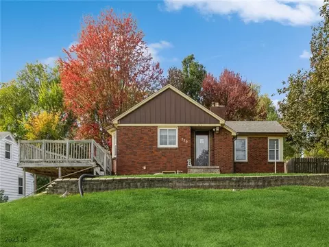 720 4th St, West Des Moines, IA 50265