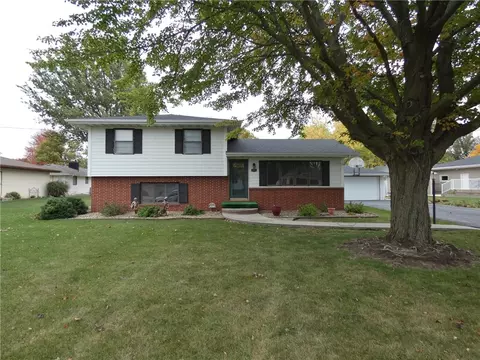 402 S Clark Ave, Prairie City, IA 50228