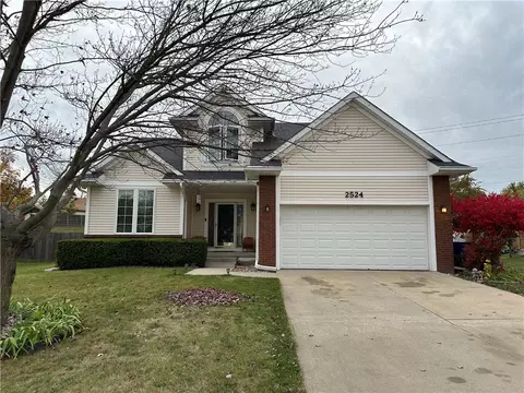 2524 E Marion St, Des Moines, IA 50320