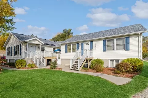 3292- NE 3294 Ne Aurora Ave, Des Moines, IA 50317