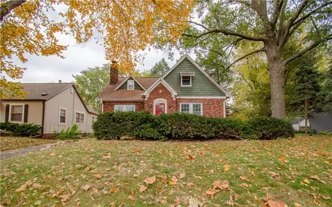 2323 40th Pl, Des Moines, IA 50310