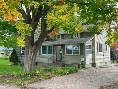 908 3rd St, Lohrville, IA 51453