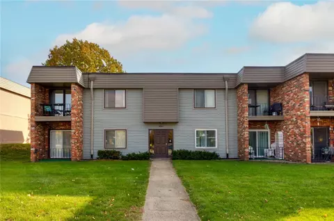 4825 Woodland Ave #8, West Des Moines, IA 50266