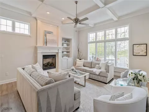 14112 Ridgemont Dr, Urbandale, IA 50323