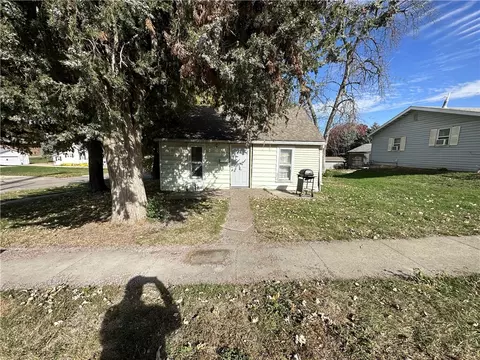 313 W Rock Island St, Knoxville, IA 50138