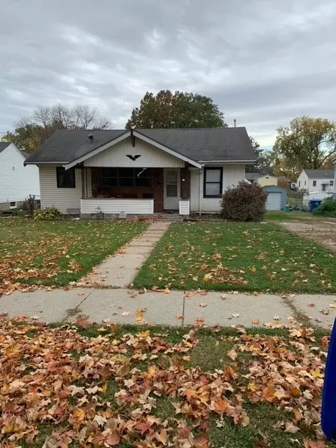 4020 Cambridge St, Des Moines, IA 50313