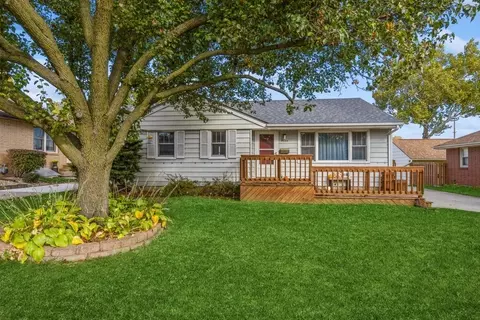 7005 Winston Ave, Urbandale, IA 50322